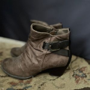 Baretrap boots
